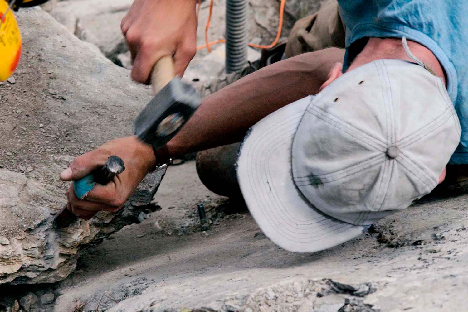Screenshot der Videodokumentation über die Baustelle im Val Madris wo ein denkmalgeschützte Steintreppe saniert wurde.